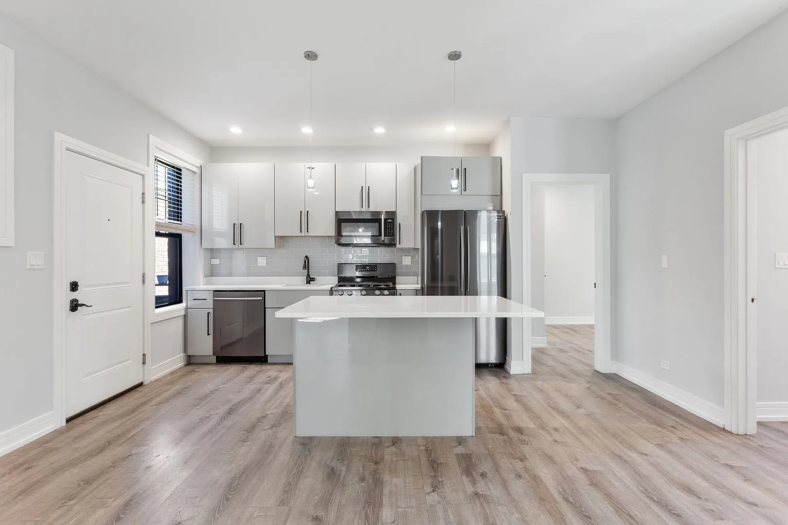 1062 W Glenlake Ave 3rd floor, , 60660, USA 60660-Chicago-IL