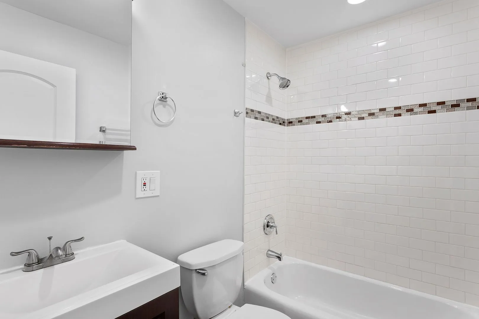 6826 N Ridge Blvd, , 60645, USA 60645-unit#301-Chicago-IL