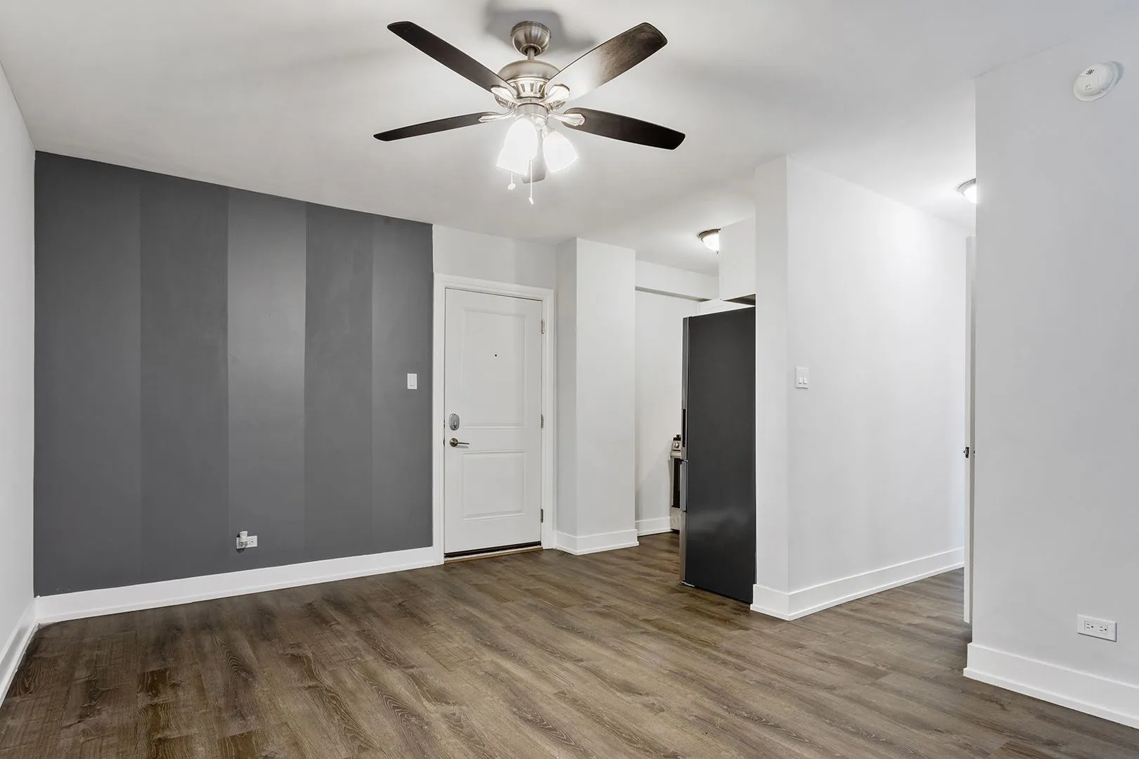 1521 W Sherwin Ave, ,  60626, USA 60626-unit#208-Chicago-IL