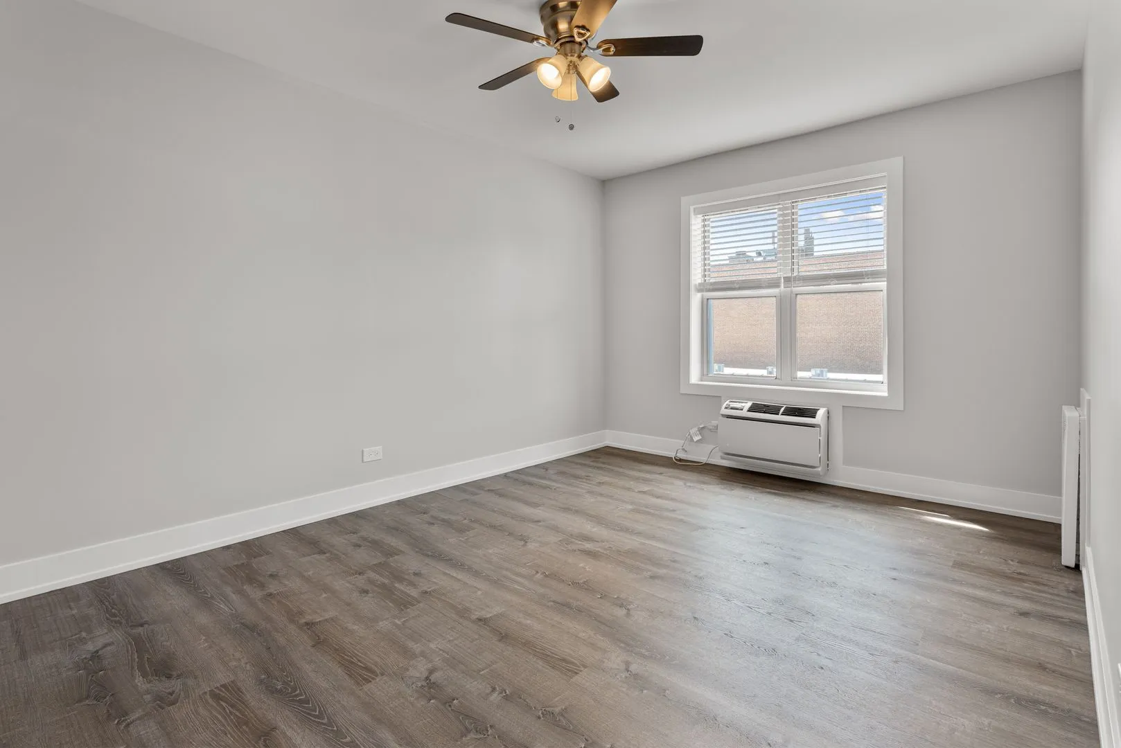 1303 W Estes Ave, ,  60626, USA 60626-unit#4E-Chicago-IL