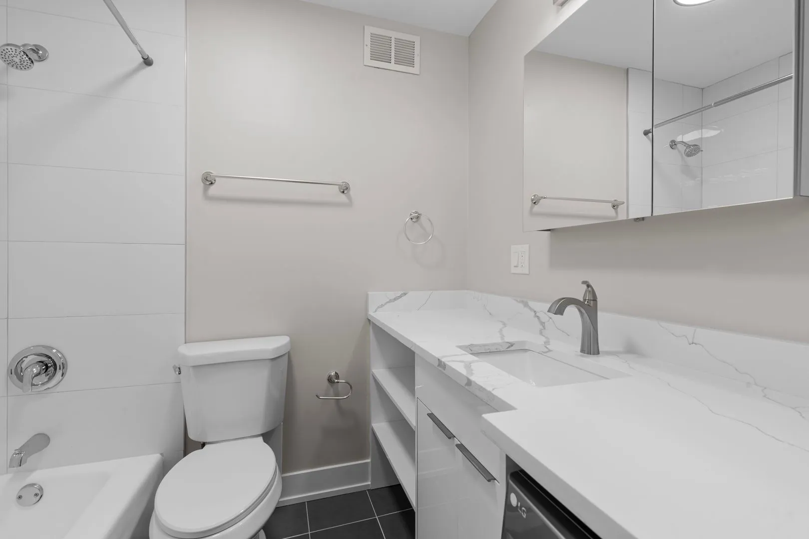 6166 N Sheridan Rd, , 60660, USA 60660-unit#24B-Chicago-IL