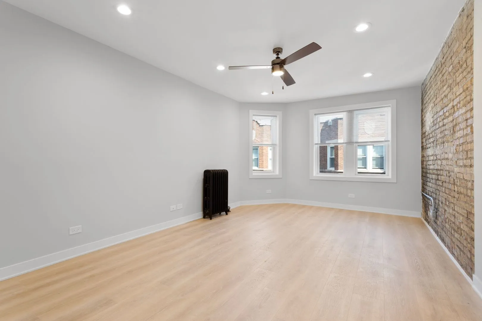 7383 N Damen Ave, ,  60645, USA 60645-unit#2W-Chicago-IL