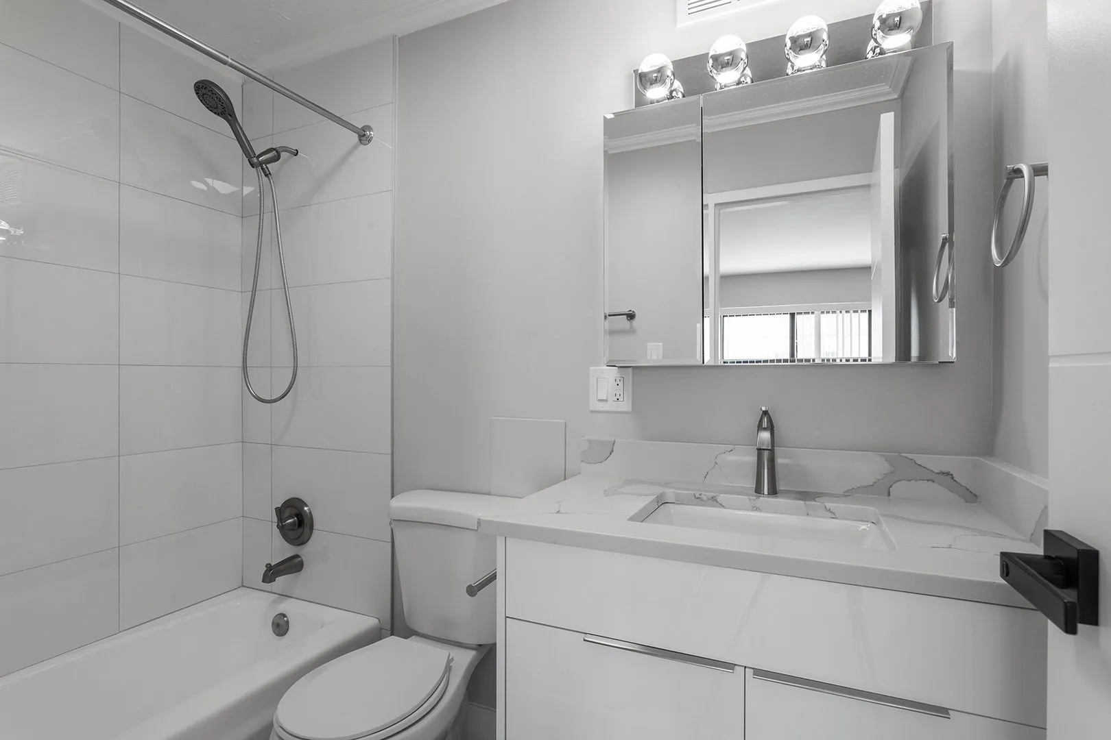 6166 N Sheridan Rd, ,  60660, USA 60660-unit#20F-Chicago-IL