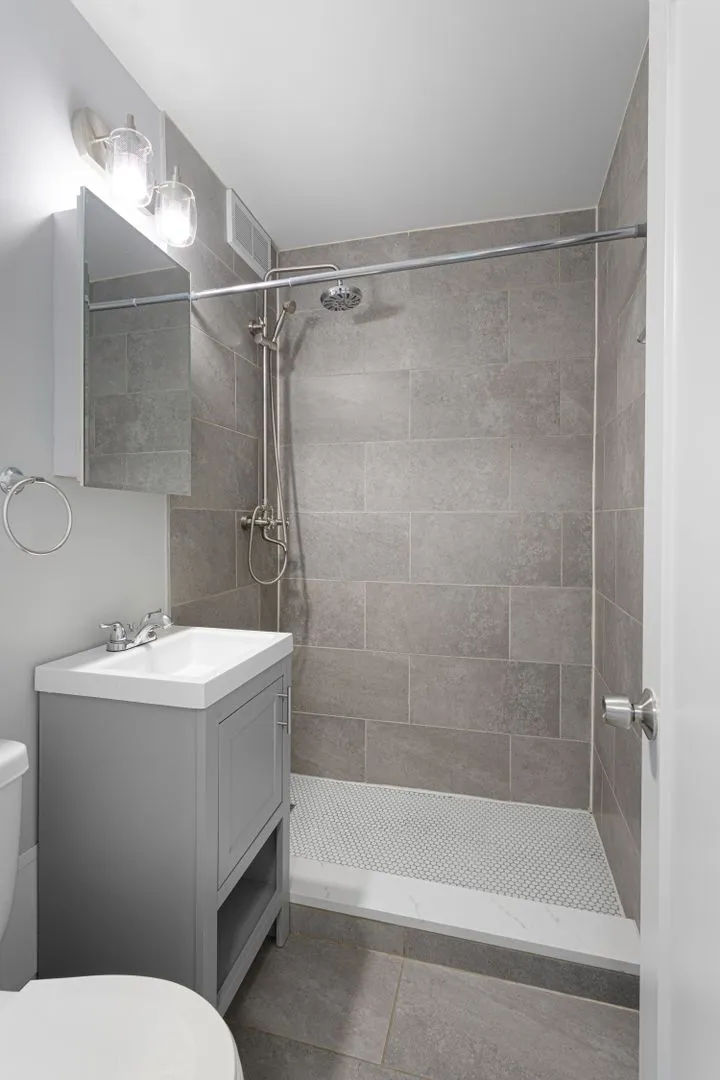 7710 N Sheridan Rd, ,  60626, USA 60626-unit#506-Chicago-IL