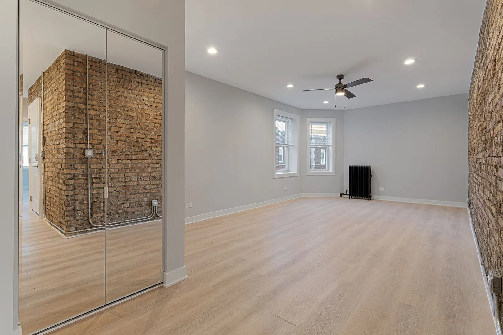 7387 N Damen Ave, ,  60645, USA 60645-unit#2E-Chicago-IL