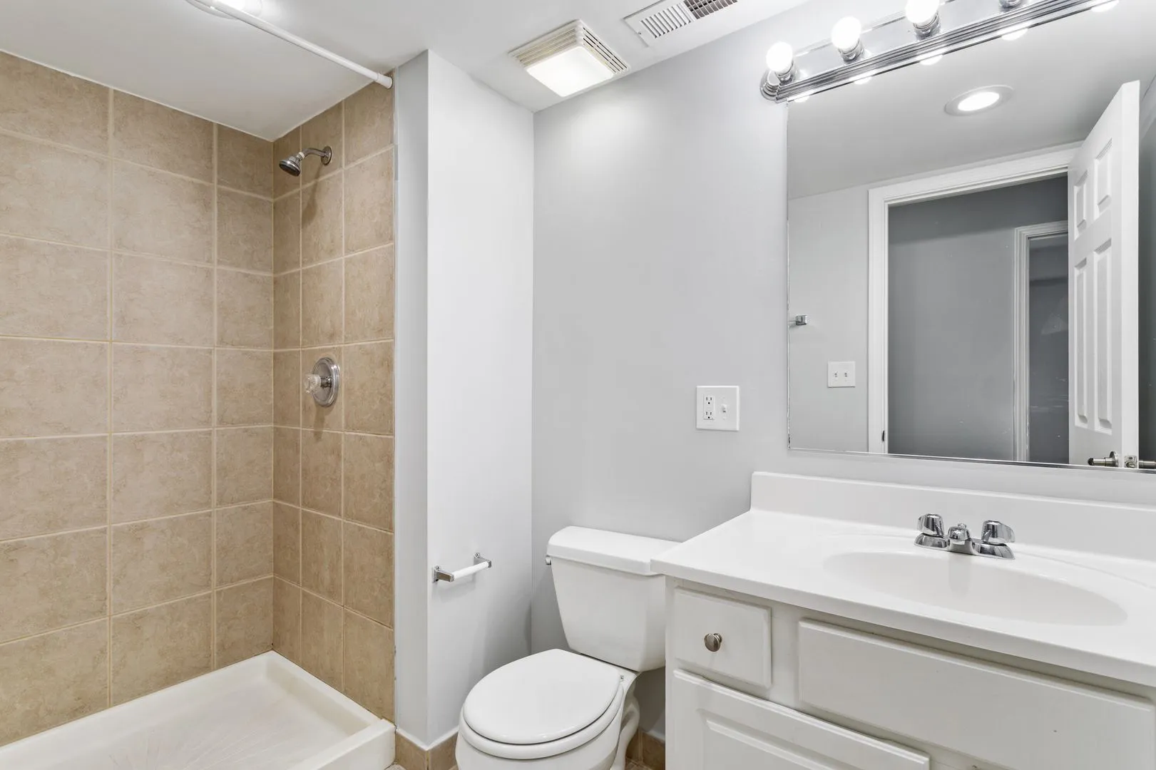 2451 W Howard St, , 60645, USA 60645-unit#511-Chicago-IL