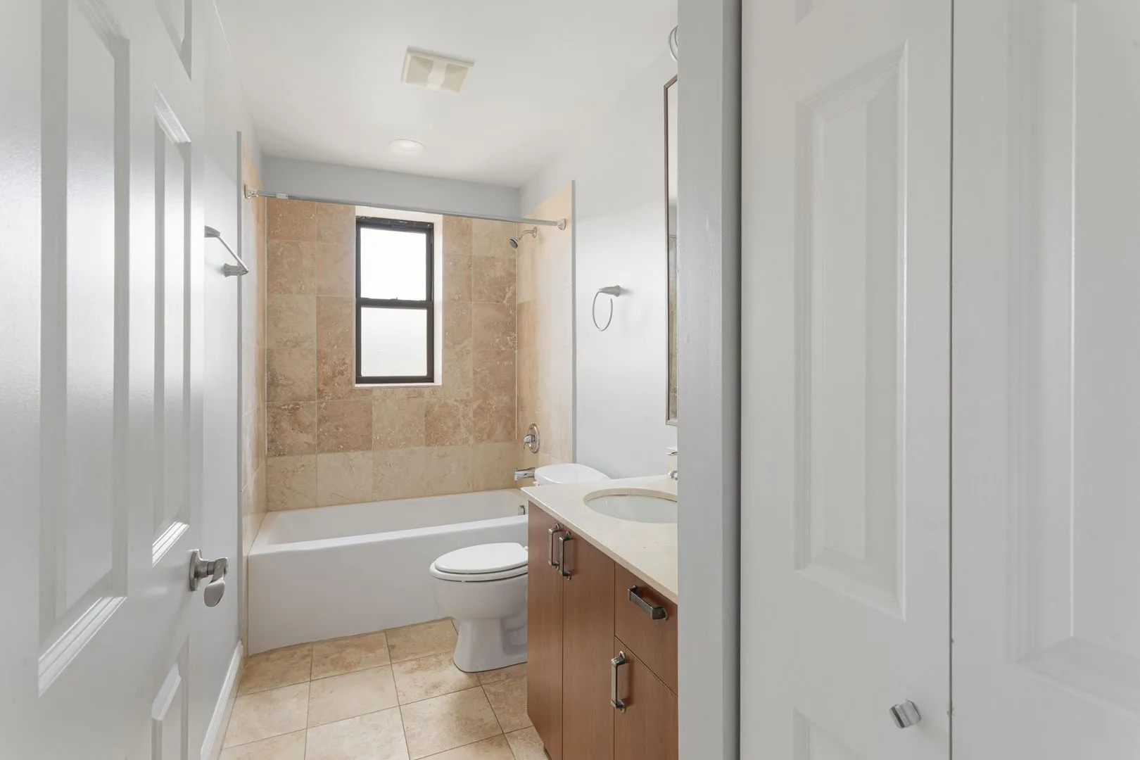 7526 N Seeley Ave, ,  60645, USA 60645-unit#202-Chicago-IL