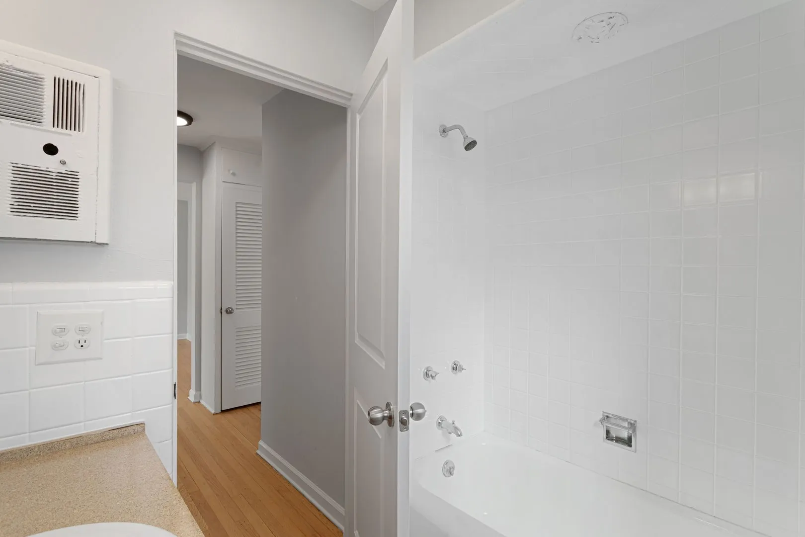 7638 N Eastlake Terrace, ,  60626, USA 60626-unit#2E-Chicago-IL