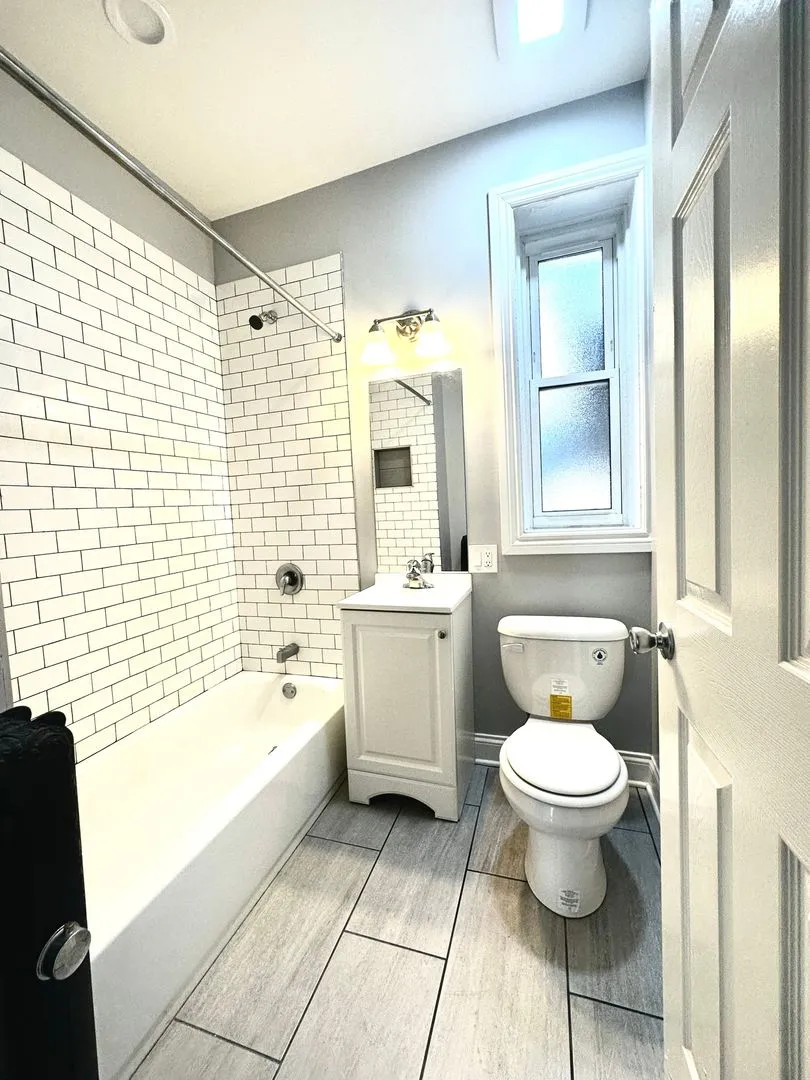 6259 N Lakewood Ave, ,  60660, USA 60660-unit#3RD FLOOR-Chicago-IL