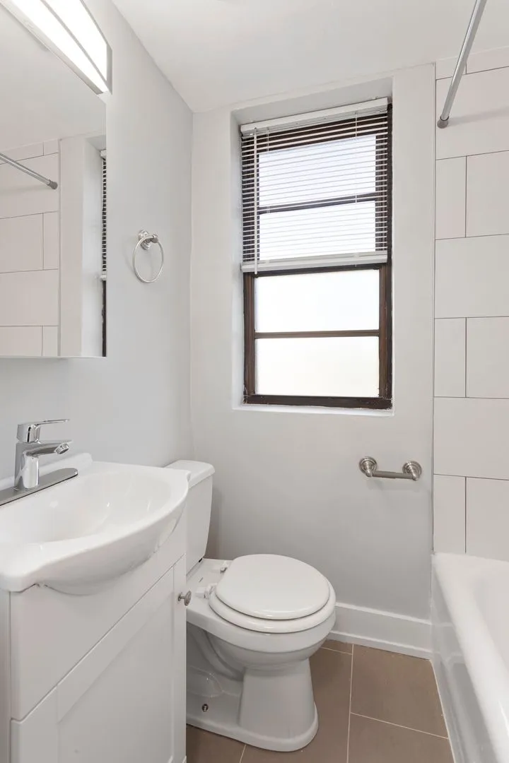 6026 N Winthrop Ave, ,  60660, USA 60660-unit#3C-Chicago-IL