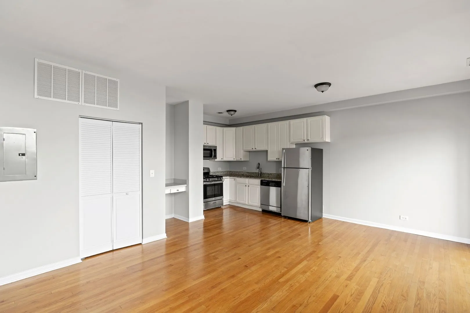 2451 W Howard St, ,  60645, USA 60645-unit#307-Chicago-IL