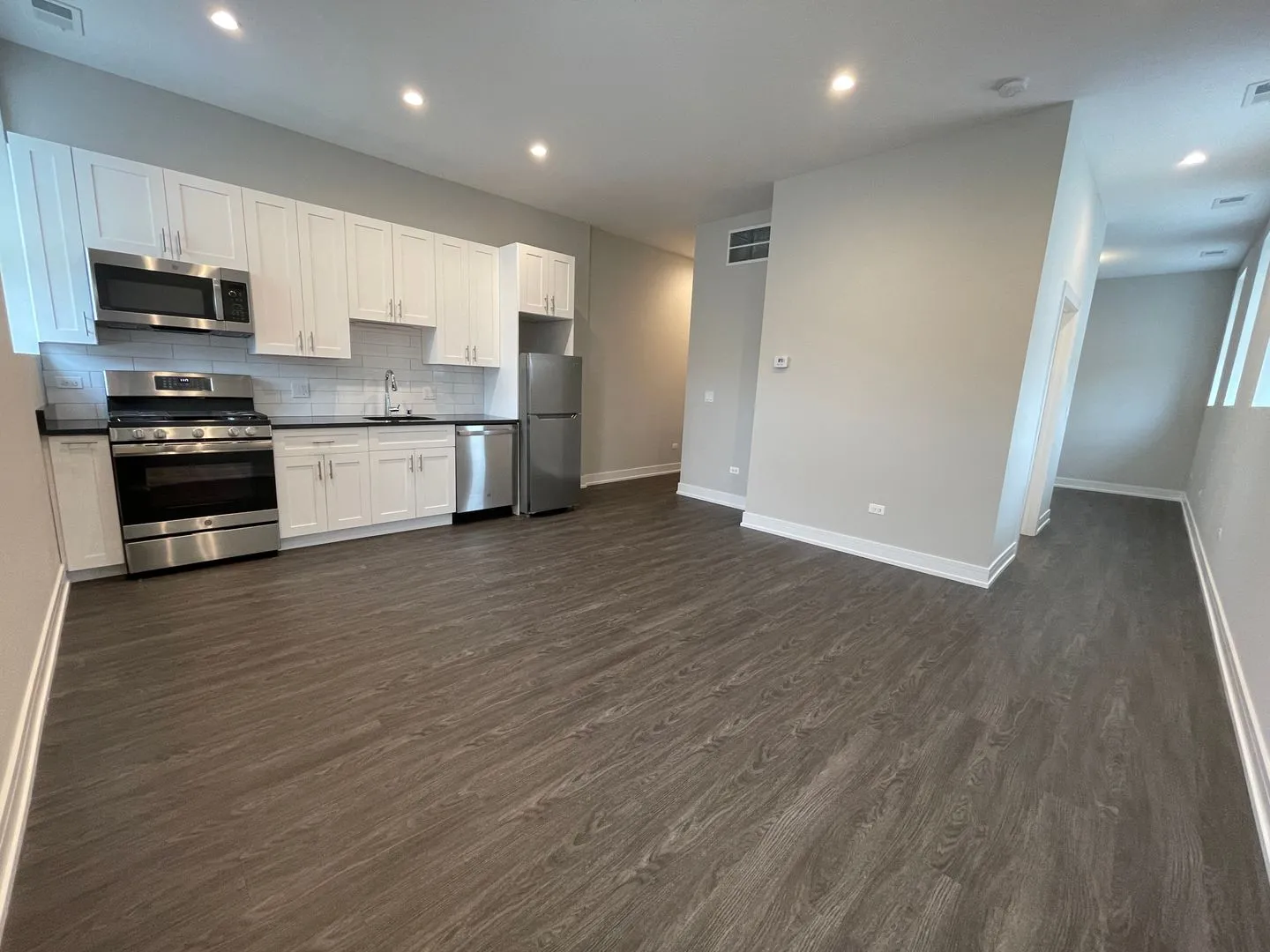 1730 W Greenleaf Ave, ,  60626, USA 60626-unit#1730-204-Chicago-IL