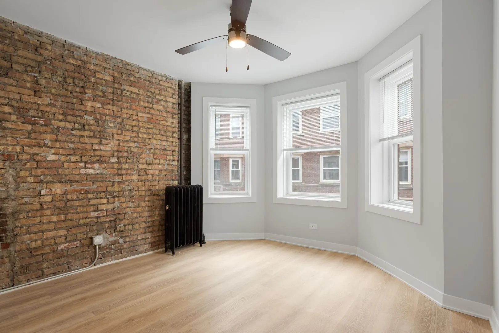 7389 N Damen Ave, ,  60645, USA 60645-unit#2E-Chicago-IL