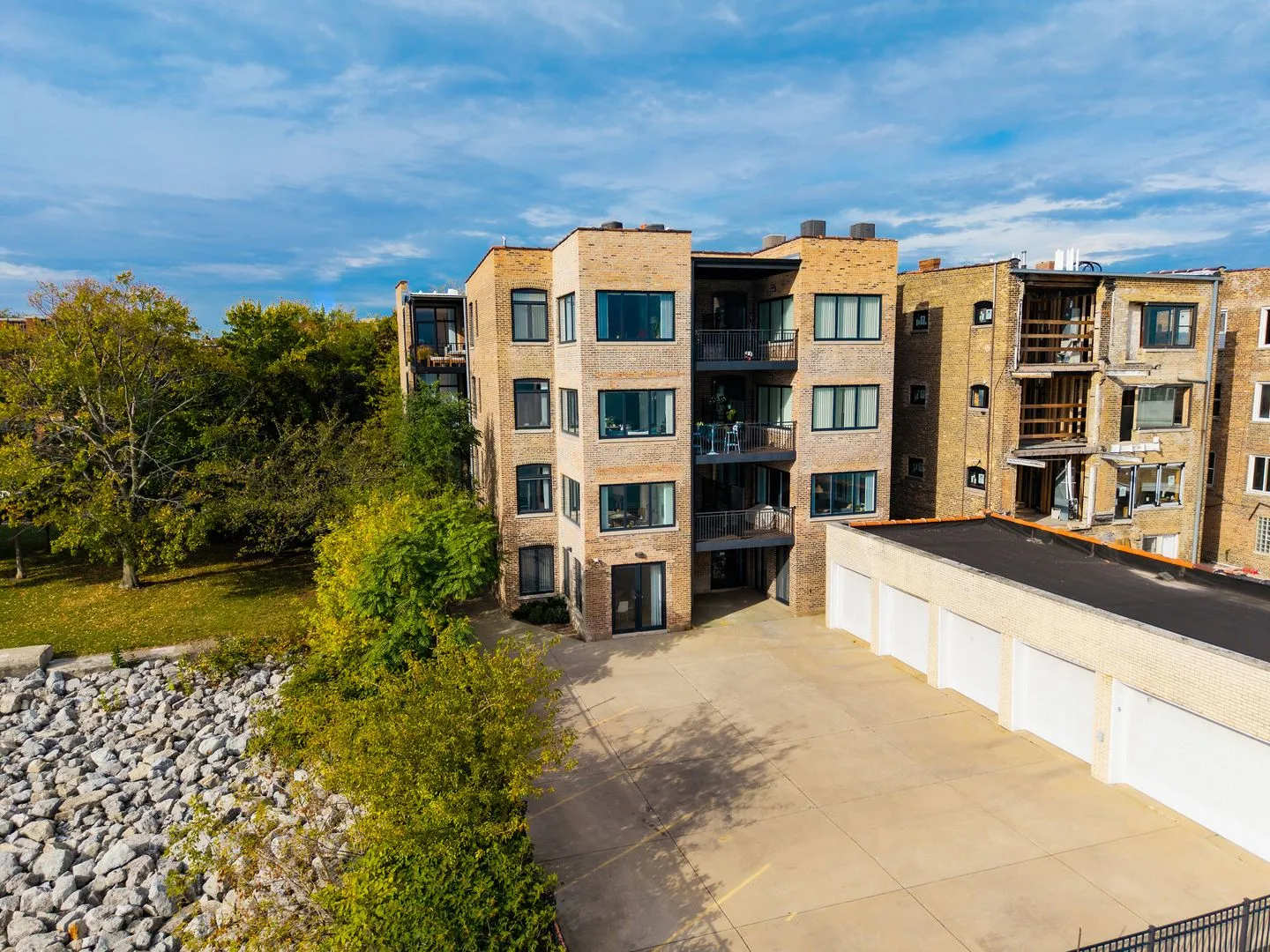 7729 N Eastlake Terrace, , 60626, USA 60626-unit#2E-Chicago-IL