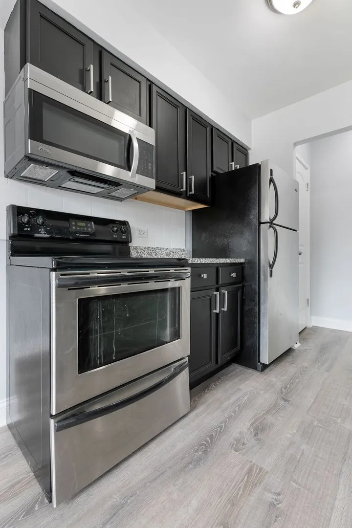 6826 N Ridge Blvd, , 60645, USA 60645-unit#204-Chicago-IL
