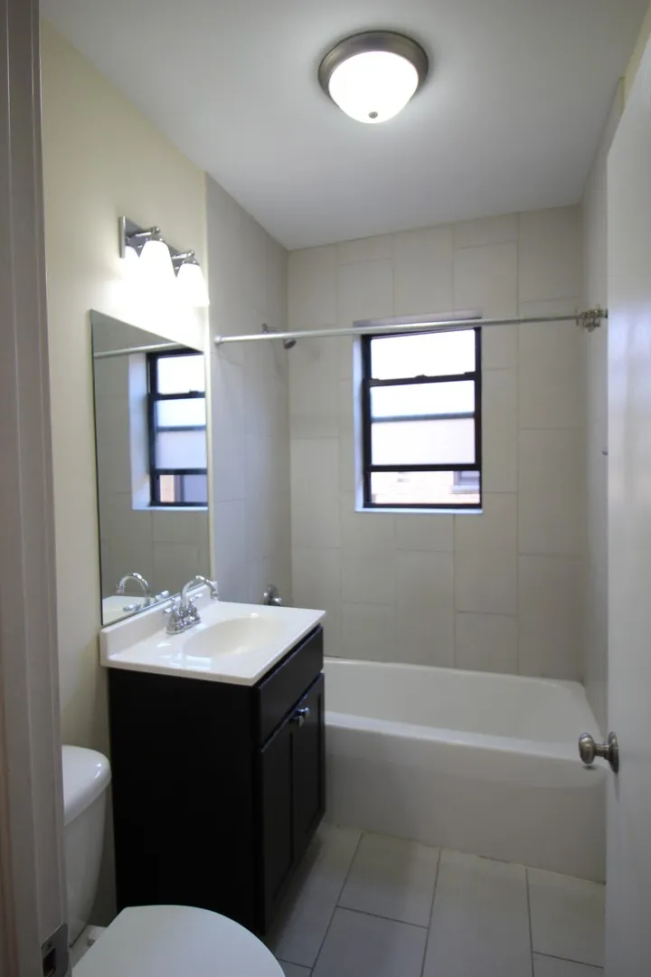 4750 N Sacramento Ave, ,  60625, USA 60625-unit#2W-Chicago-IL