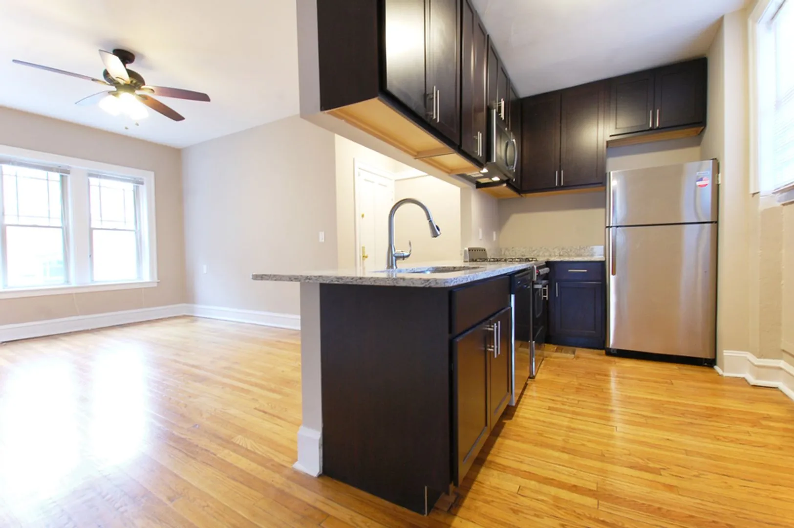 1331 W Touhy Ave, , 60626, USA 60626-unit#3S-Chicago-IL