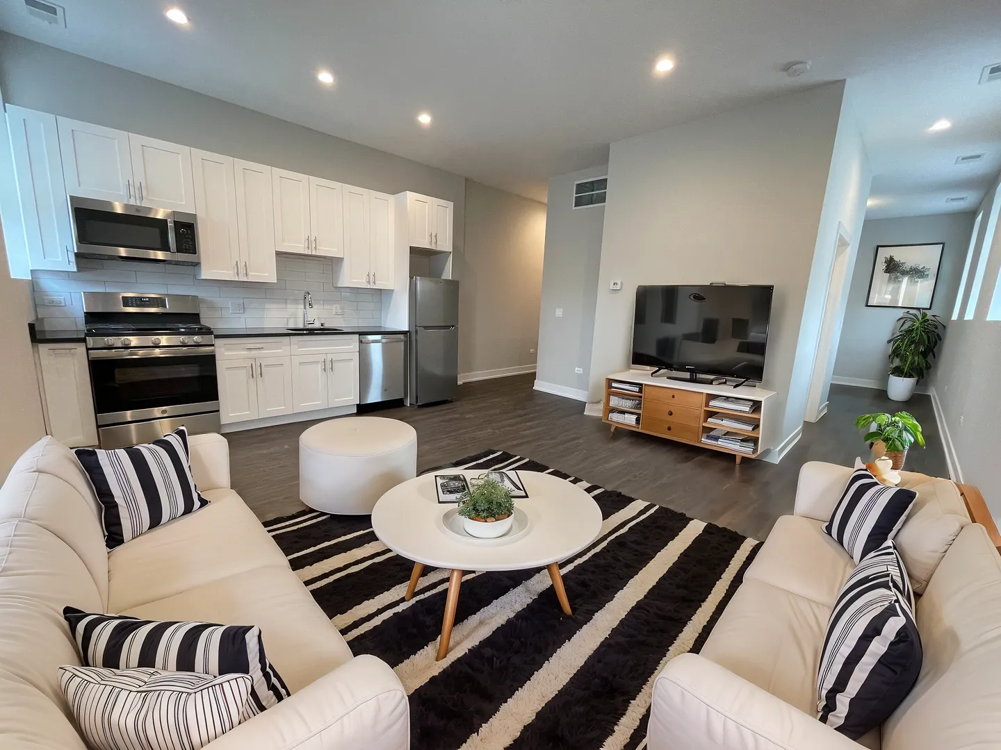 1730 W Greenleaf Ave, , 60626, USA 60626-unit#1730-204-Chicago-IL