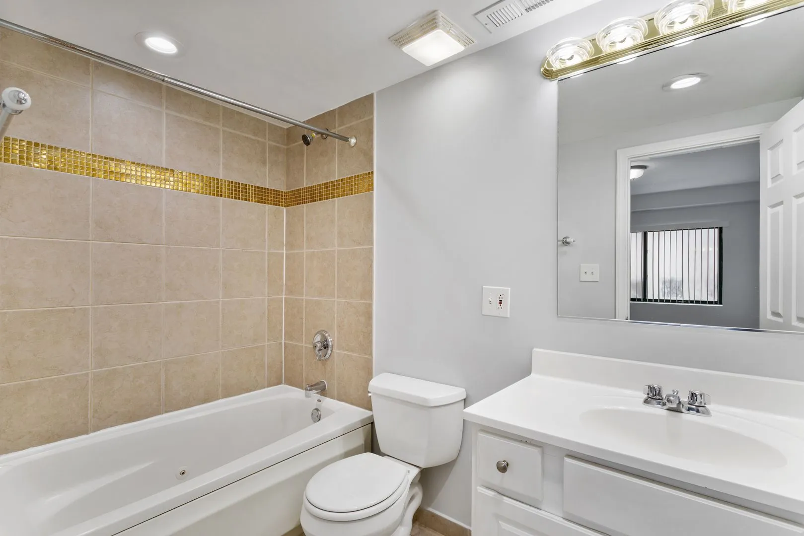 2451 W Howard St, , 60645, USA 60645-unit#511-Chicago-IL