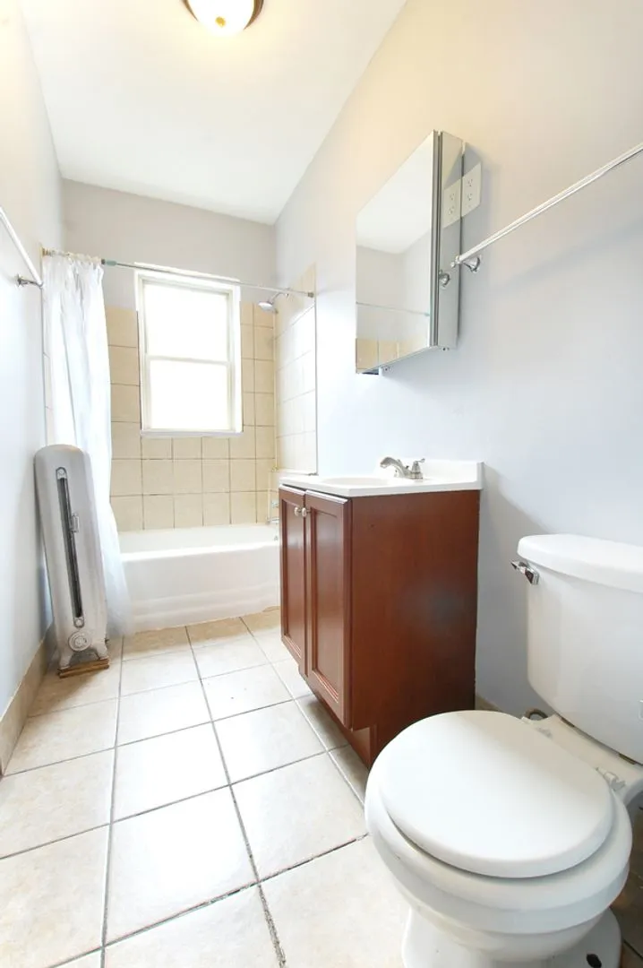 1331 W Touhy Ave, , 60626, USA 60626-unit#3S-Chicago-IL