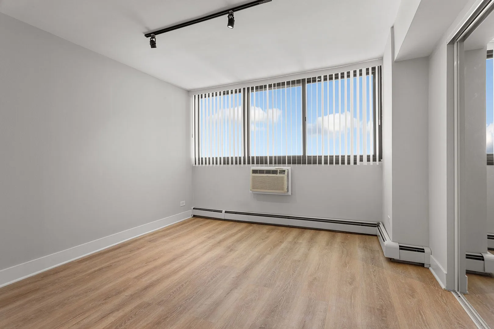 6166 N Sheridan Rd, , 60660, USA 60660-unit#20C-Chicago-IL