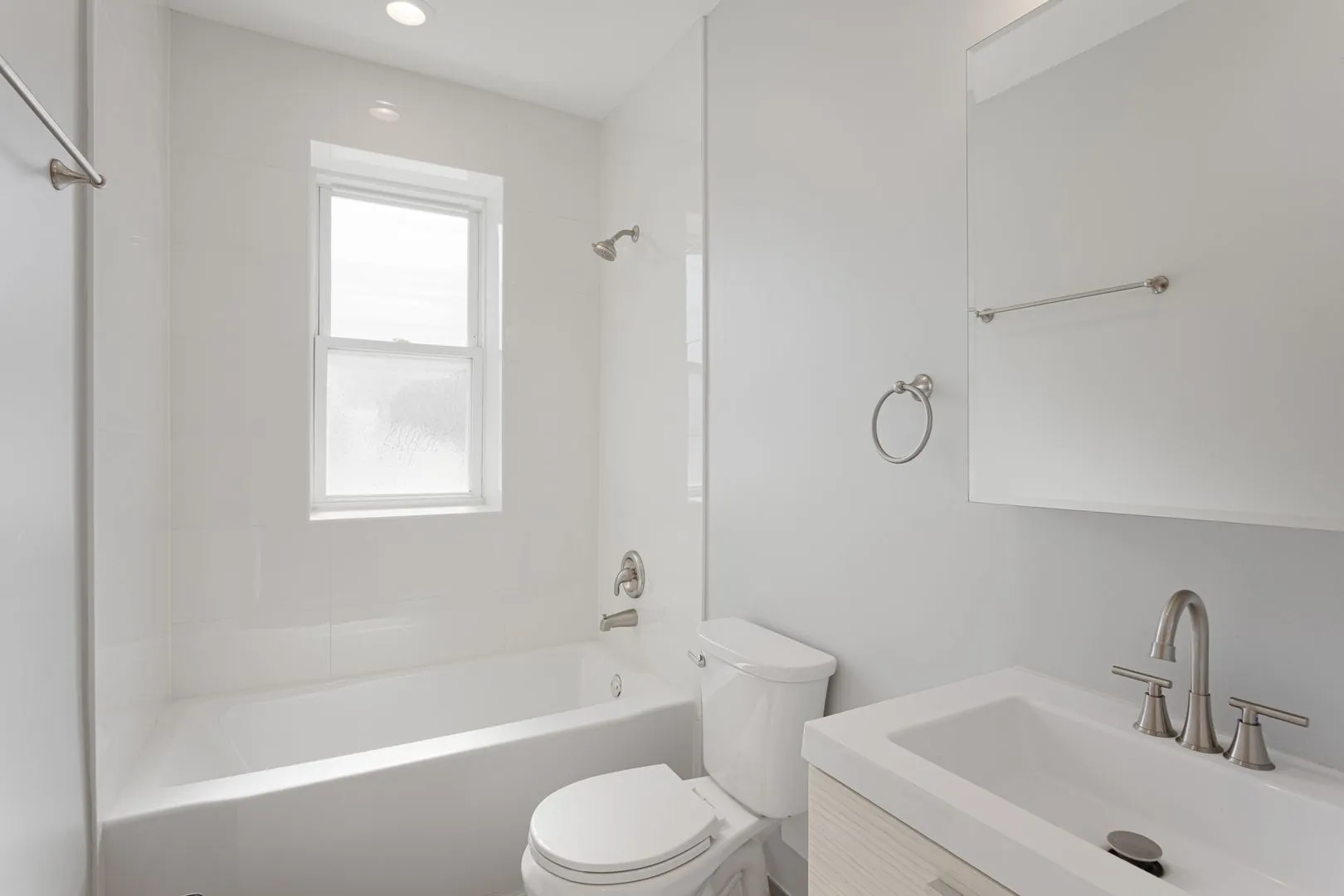 7385 N Damen Ave, , 60645, USA 60645-unit#2S-Chicago-IL