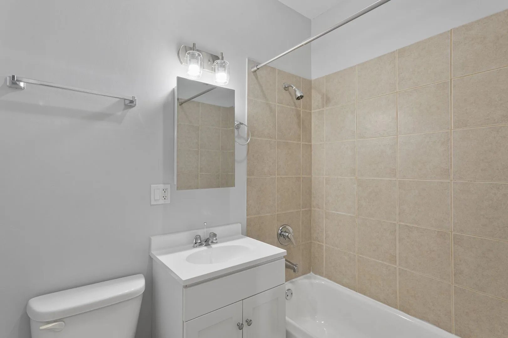 2007 W Jarvis Ave, ,  60645, USA 60645-unit#3-Chicago-IL