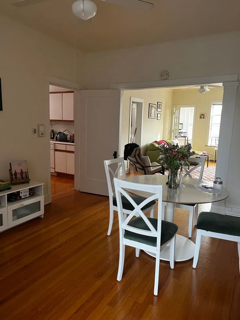 831 W Wolfram St, ,  60657, USA 60657-unit#2R-Chicago-IL