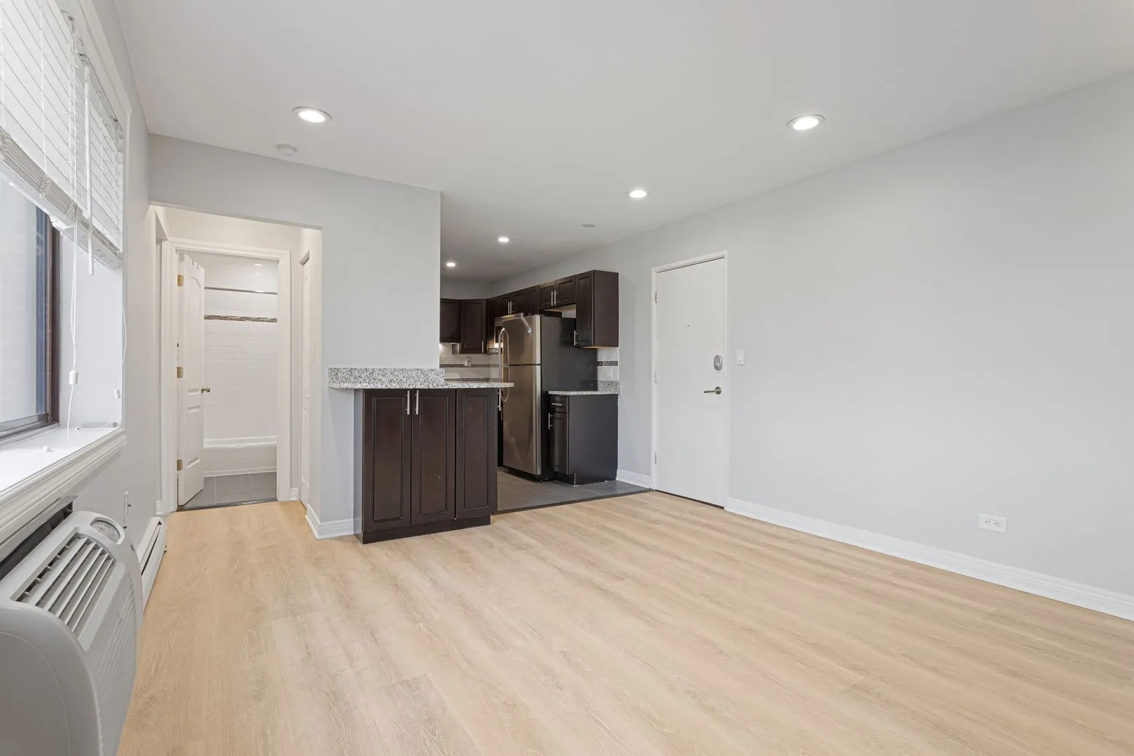 6826 N Ridge Blvd, , 60645, USA 60645-unit#203-Chicago-IL