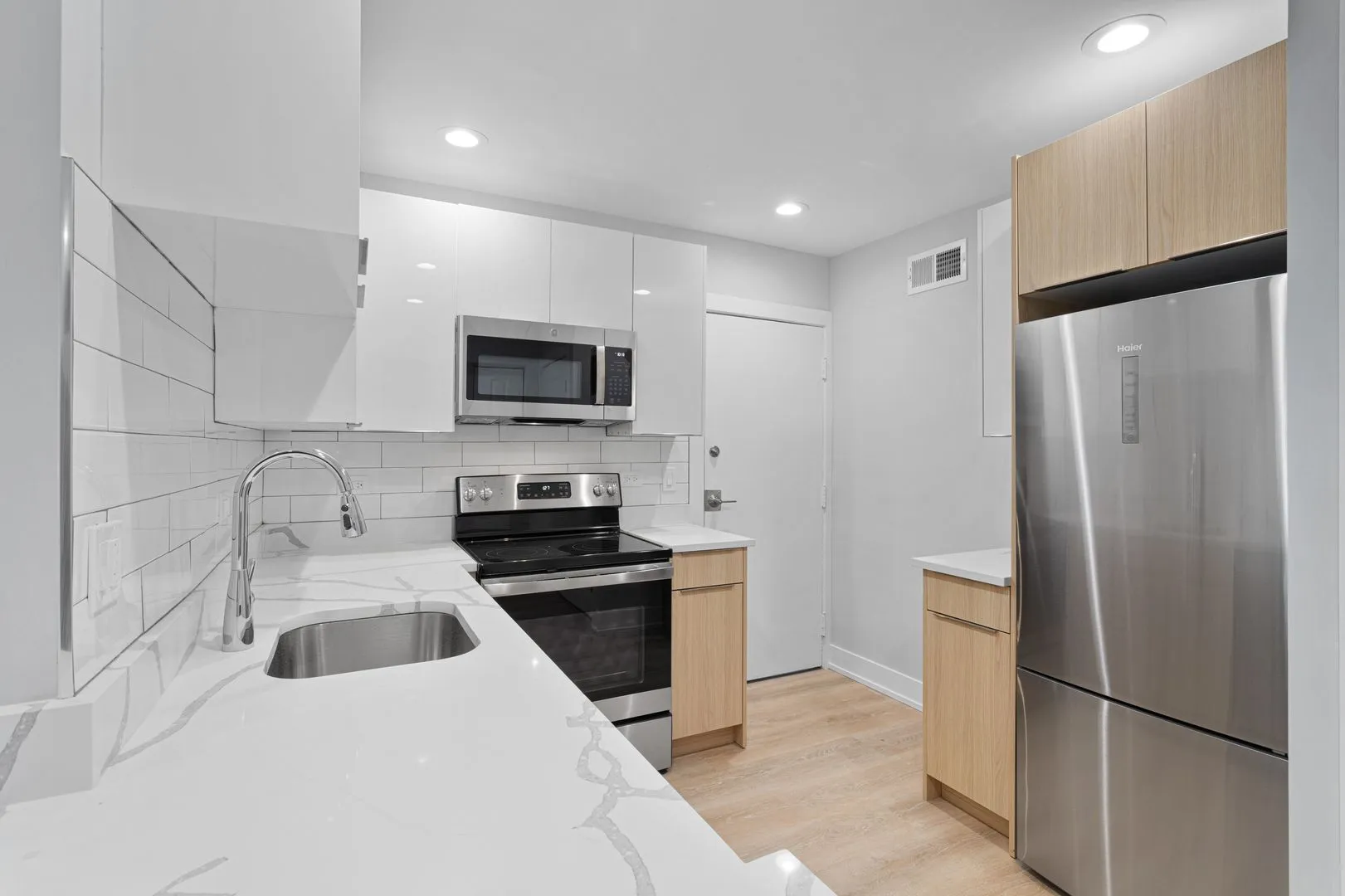 1303 W Estes Ave, ,  60626, USA 60626-unit#4W-Chicago-IL