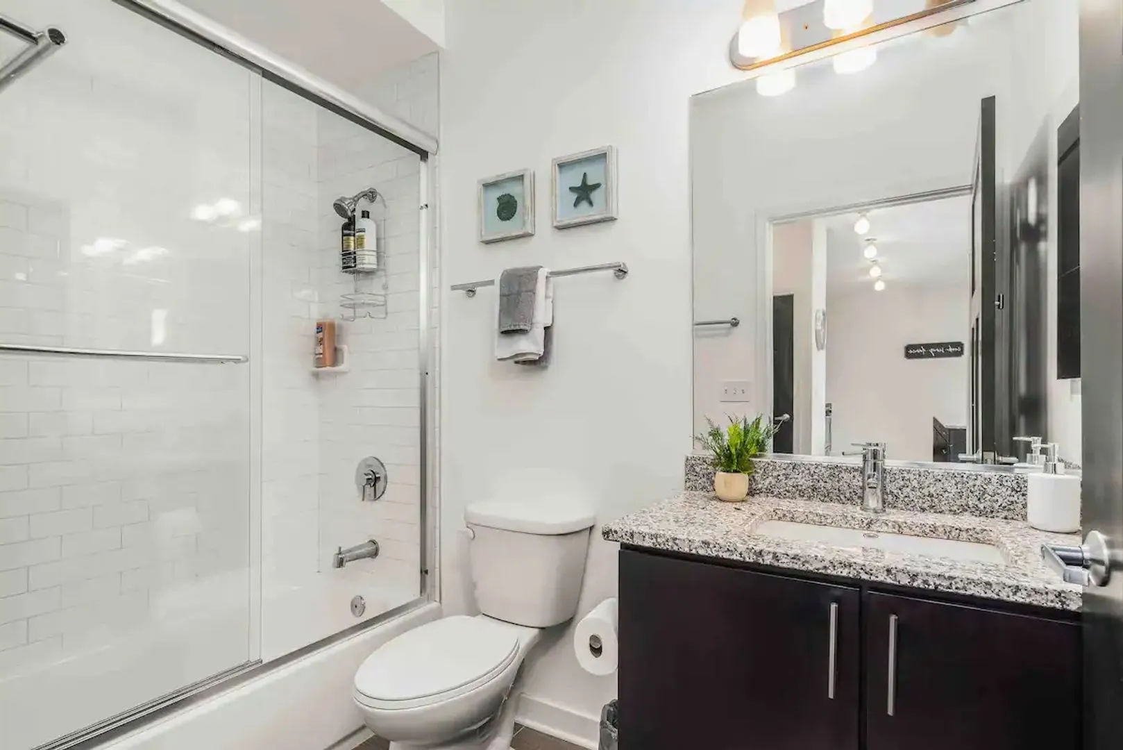 6355 N Wayne Ave, , 60660, USA 60660-unit#31-Chicago-IL