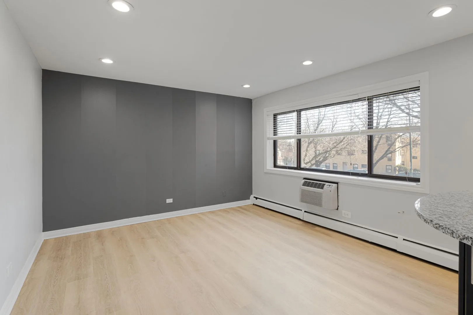 6826 N Ridge Blvd, , 60645, USA 60645-unit#203-Chicago-IL