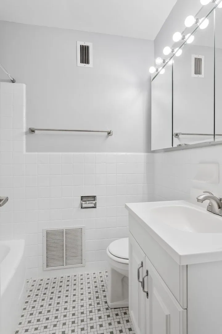 5858 N Sheridan Rd, ,  60660, USA 60660-unit#608-Chicago-IL