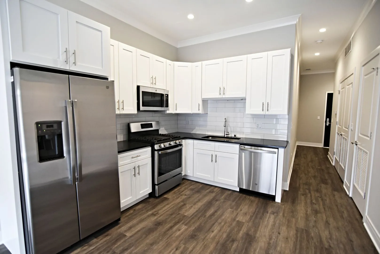 927 W Irving Park Rd, ,  60613, USA 60613-unit#927-206-Chicago-IL