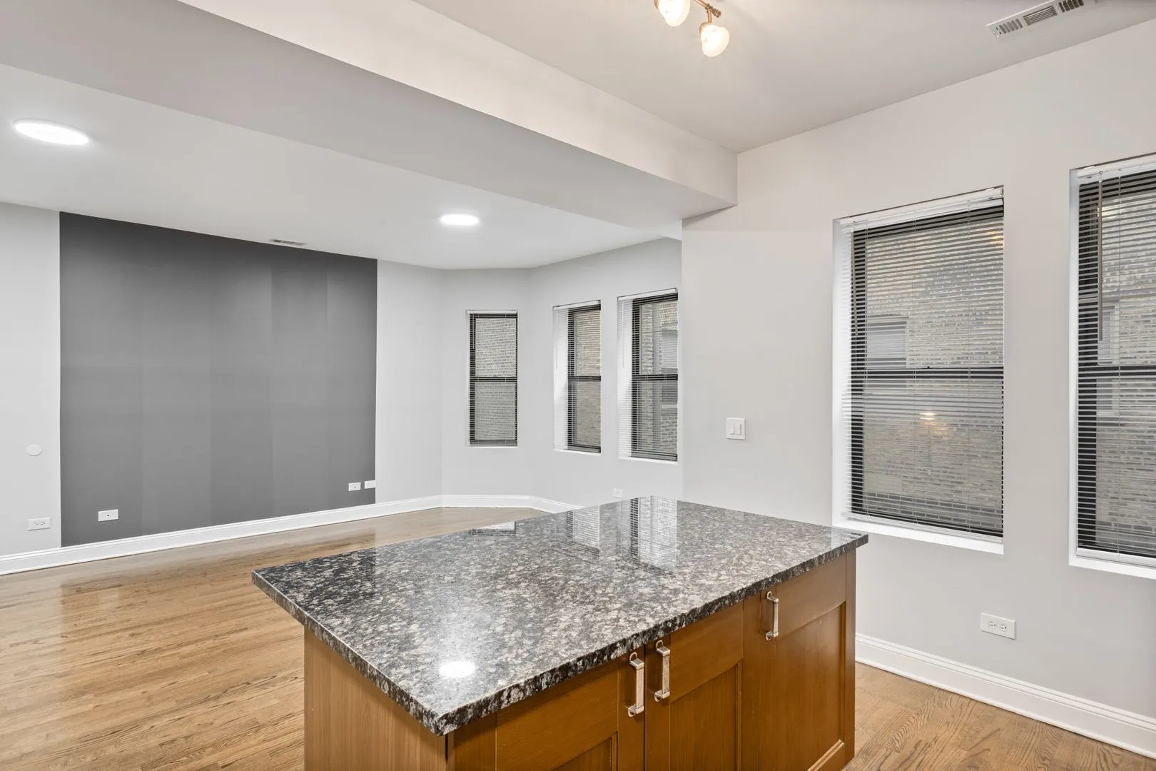7526 N Seeley Ave, ,  60645, USA 60645-unit#103-Chicago-IL