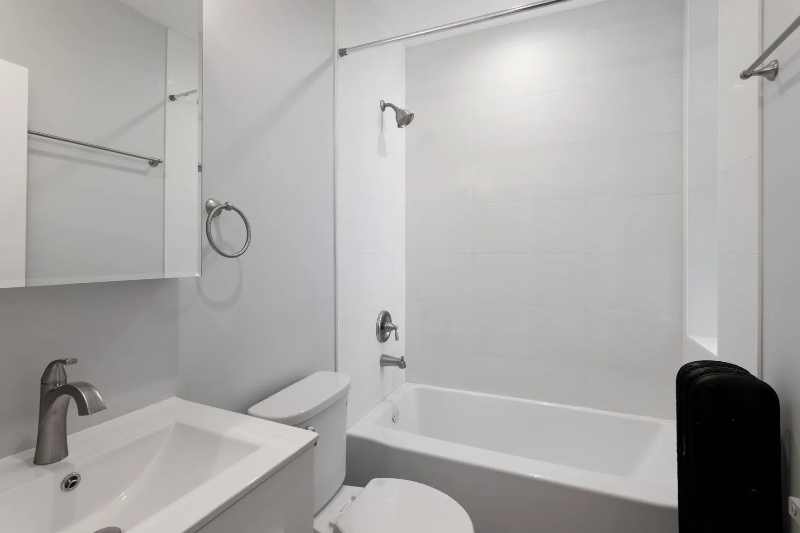 7383 N Damen Ave, ,  60645, USA 60645-unit#2E-Chicago-IL