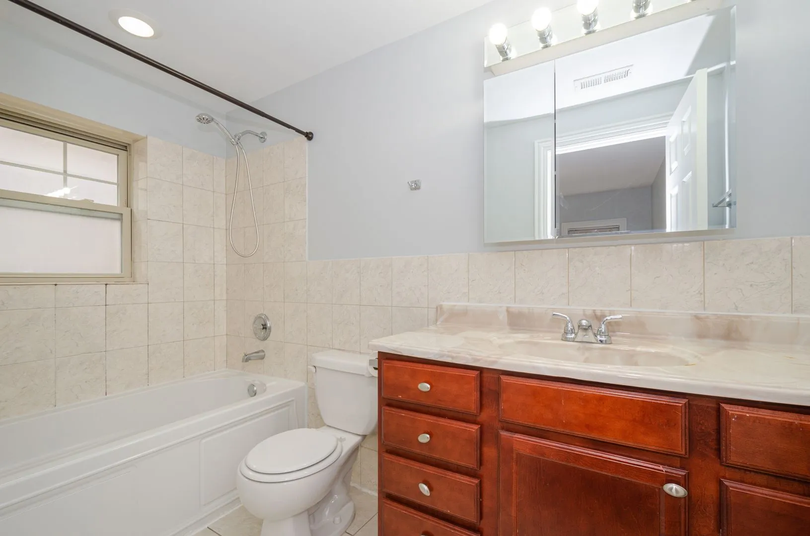 7357 N Ashland Ave, , 60626, USA 60626-unit#2-Chicago-IL
