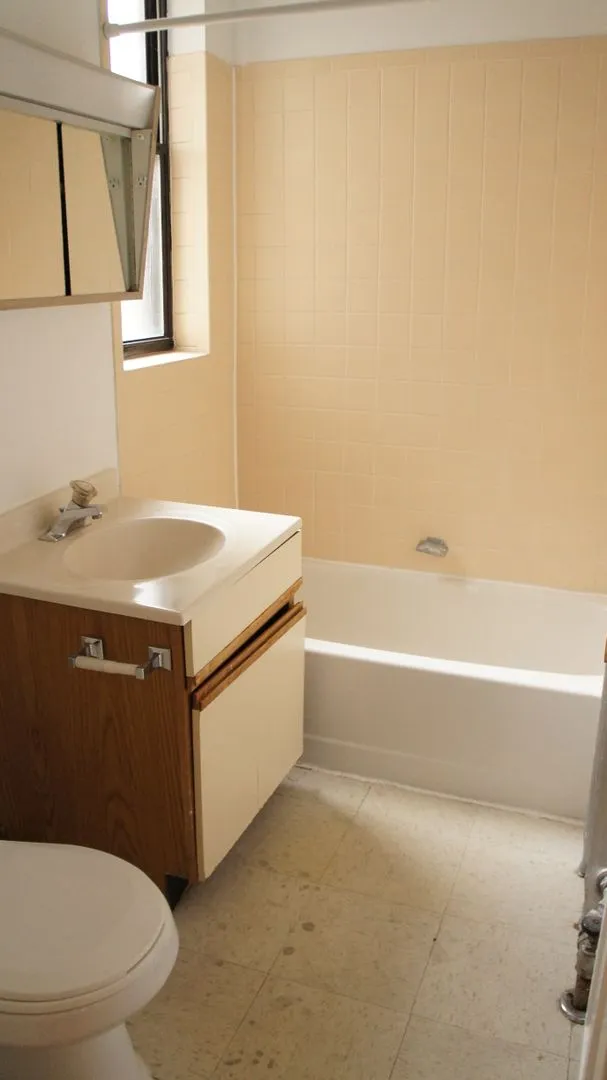 1542 N Kedzie Ave, ,  60651, USA 60651-unit#1O-Chicago-IL