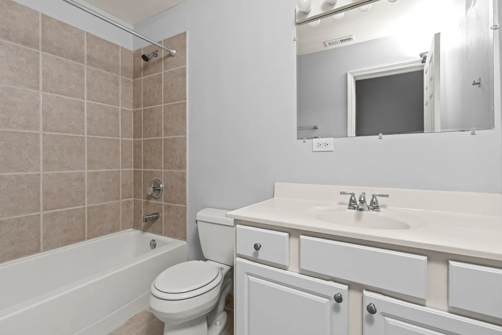 2451 W Howard St, ,  60645, USA 60645-unit#307-Chicago-IL