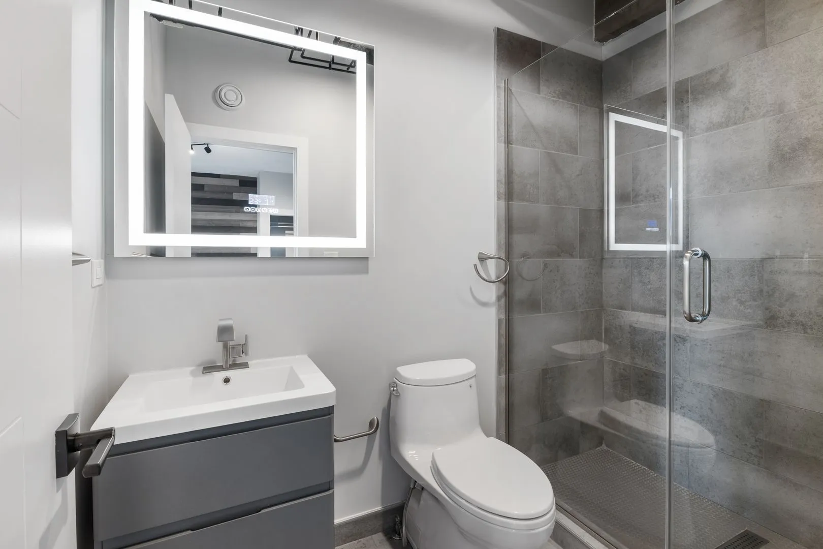 7645 N Sheridan Rd, ,  60626, USA 60626-unit#411-Chicago-IL