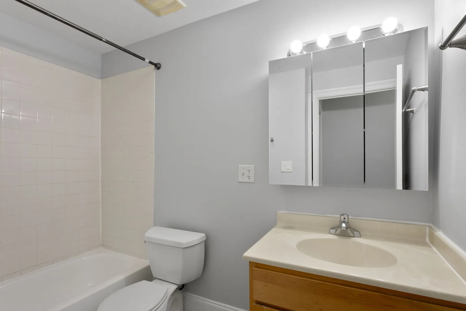 1611 W Juneway Terrace, ,  60626, USA 60626-unit#3E-Chicago-IL