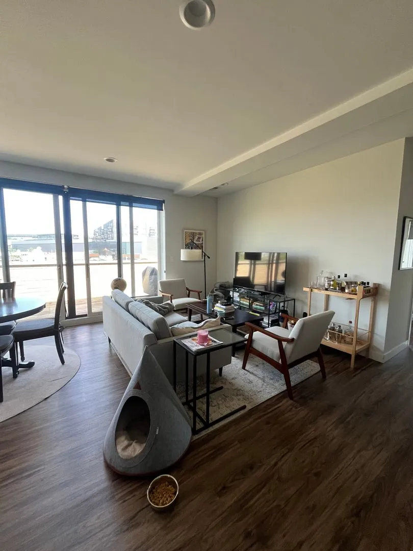 1045 W Cornelia Ave #501, ,  60657, USA 60657-Chicago-IL