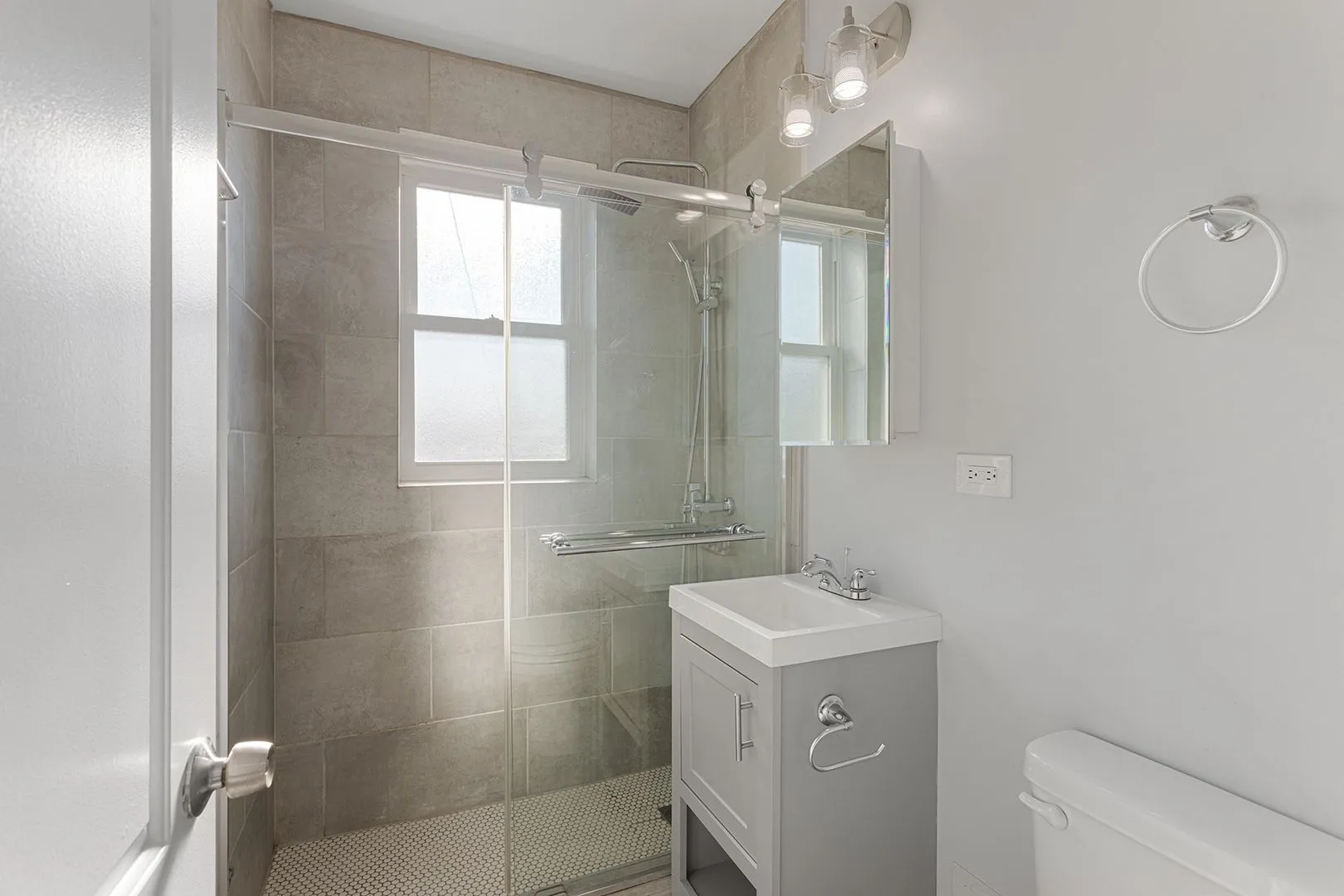 1521 W Sherwin Ave, ,  60626, USA 60626-unit#303-Chicago-IL