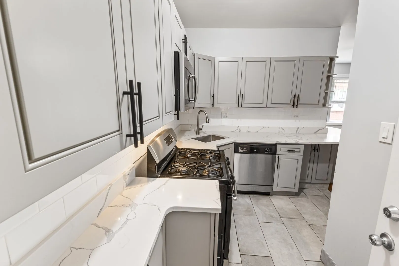 6112 N Winthrop Ave, , 60660, USA 60660-unit#1W-Chicago-IL