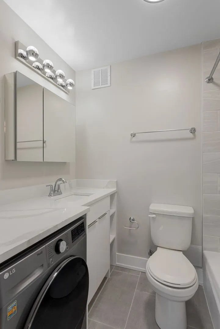 6166 N Sheridan Rd, ,  60660, USA 60660-unit#8L-Chicago-IL