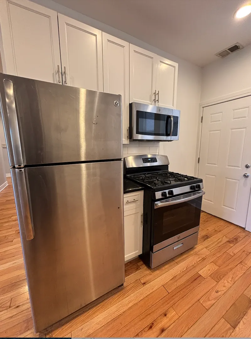 1163 W Lunt Ave, , 60626, USA 60626-unit#3RD FLOOR-Chicago-IL