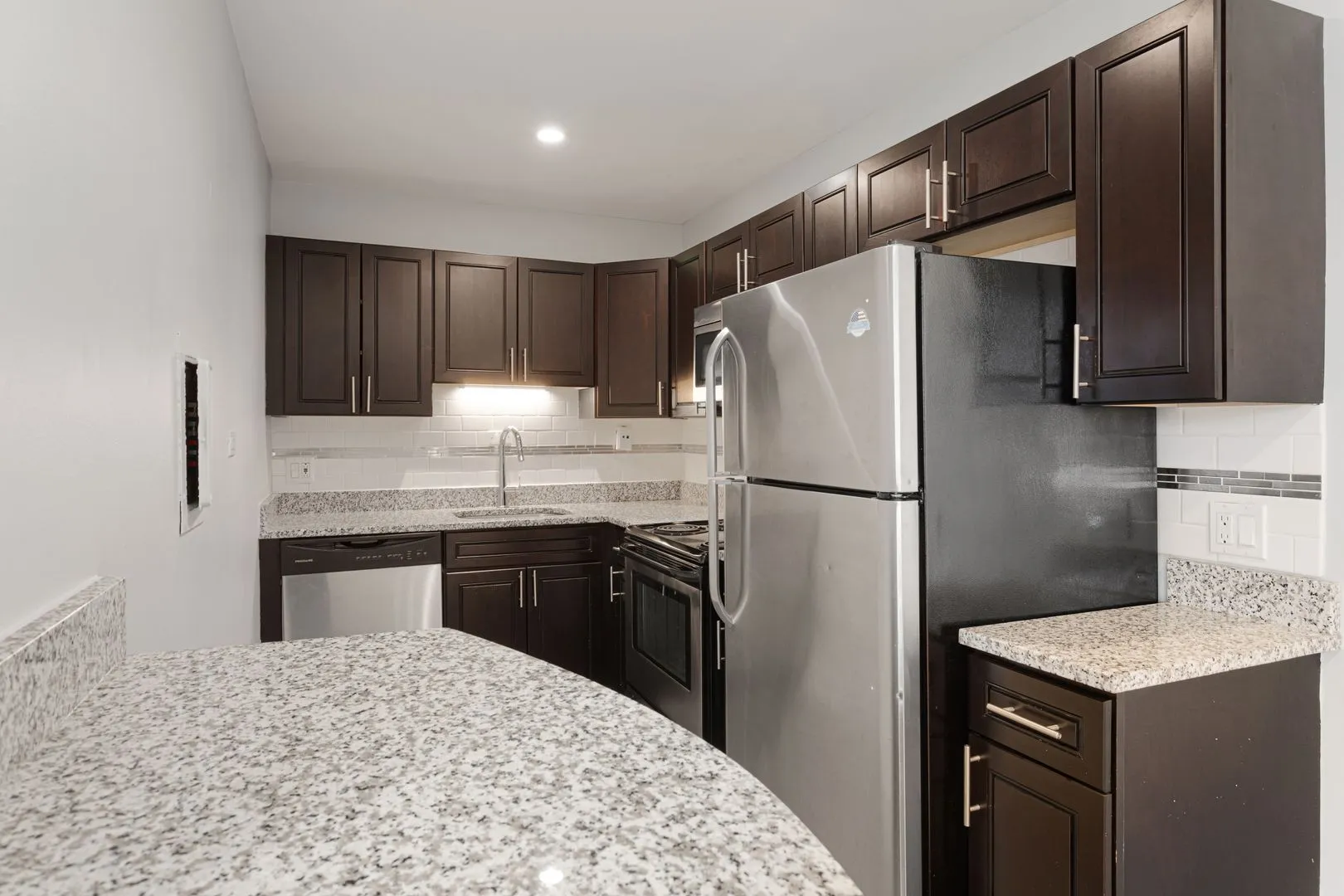 6826 N Ridge Blvd, , 60645, USA 60645-unit#203-Chicago-IL