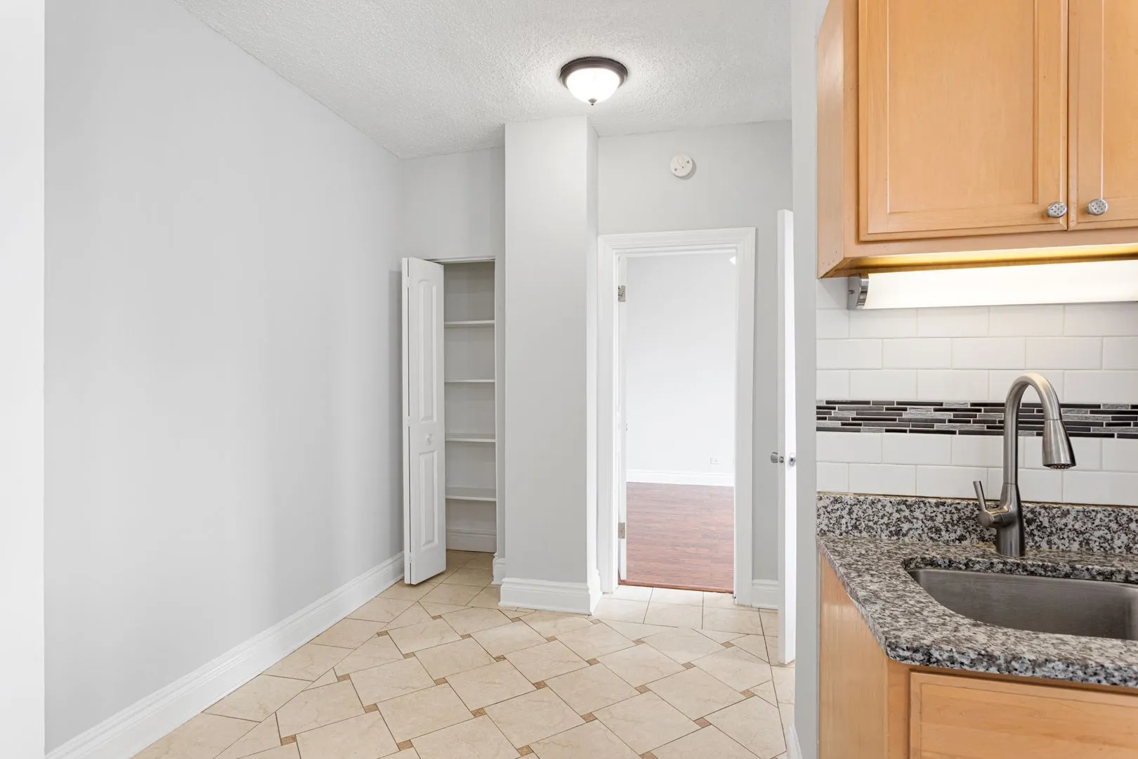 4520 N Clarendon Ave, ,  60613, USA 60640-unit#907-Chicago-IL