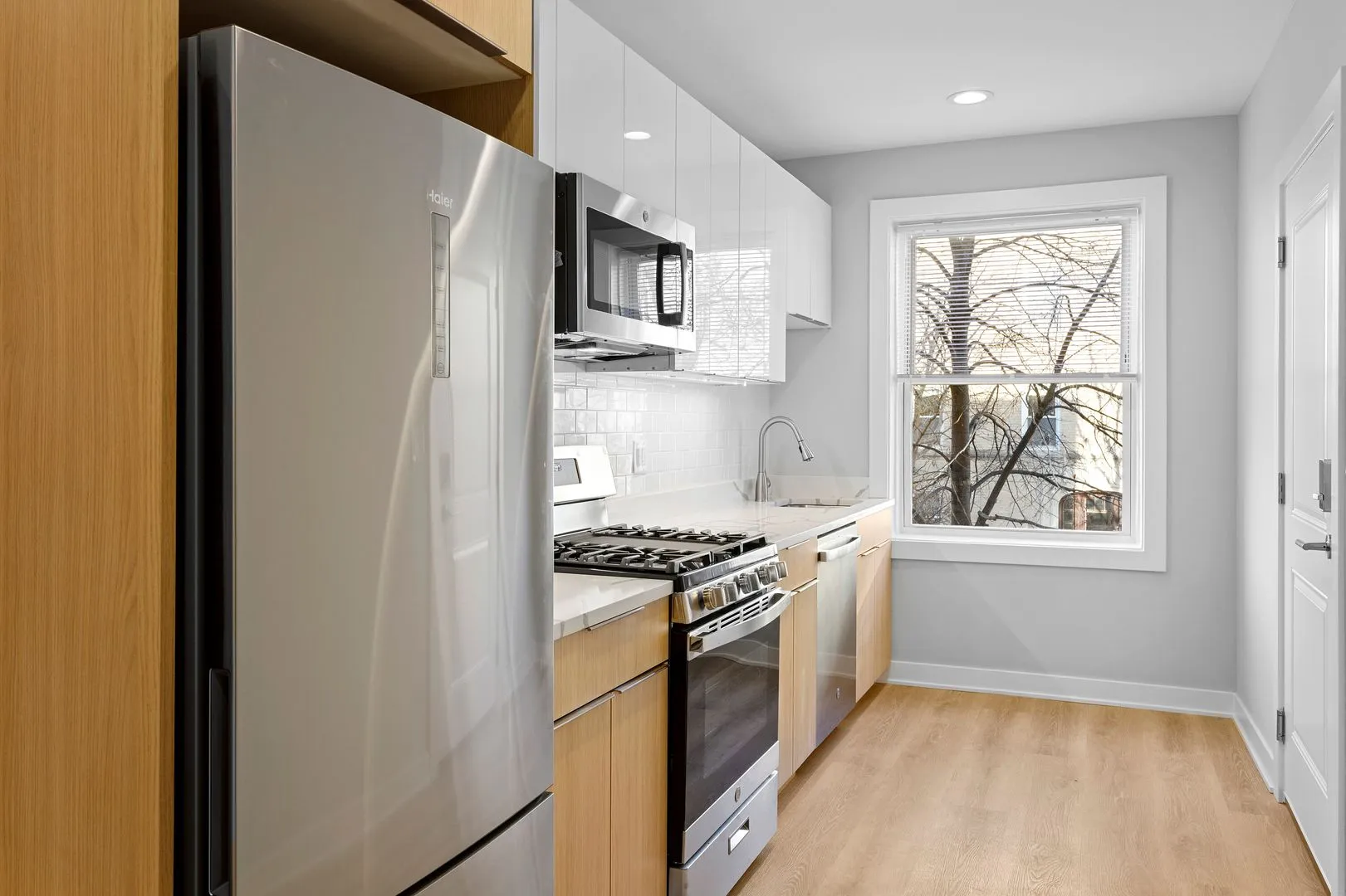 7387 N Damen Ave, , 60645, USA 60645-unit#3W-Chicago-IL