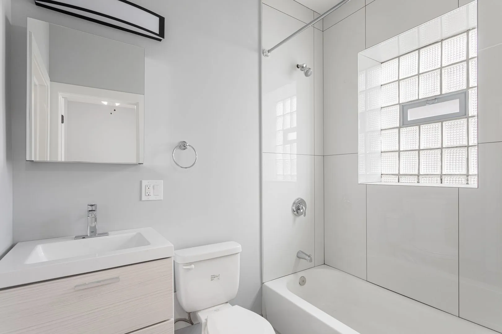 7661 N Rogers Ave, ,  60626, USA 60626-unit#2-Chicago-IL